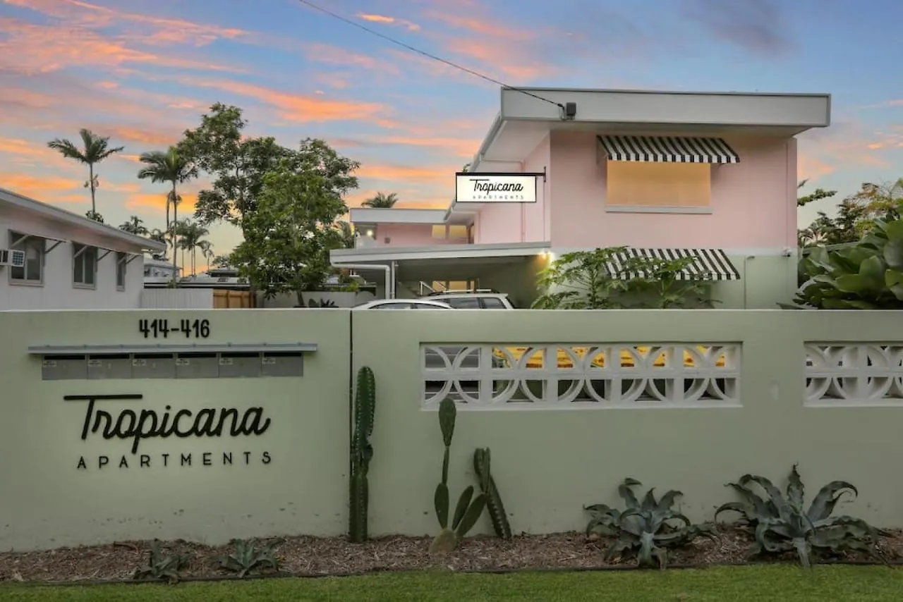 The Tropicana Courtyard Κερνς